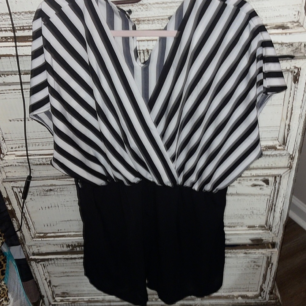 NWOT shein cute black and white striped romper size one x really cute - Picture 1 of 8
